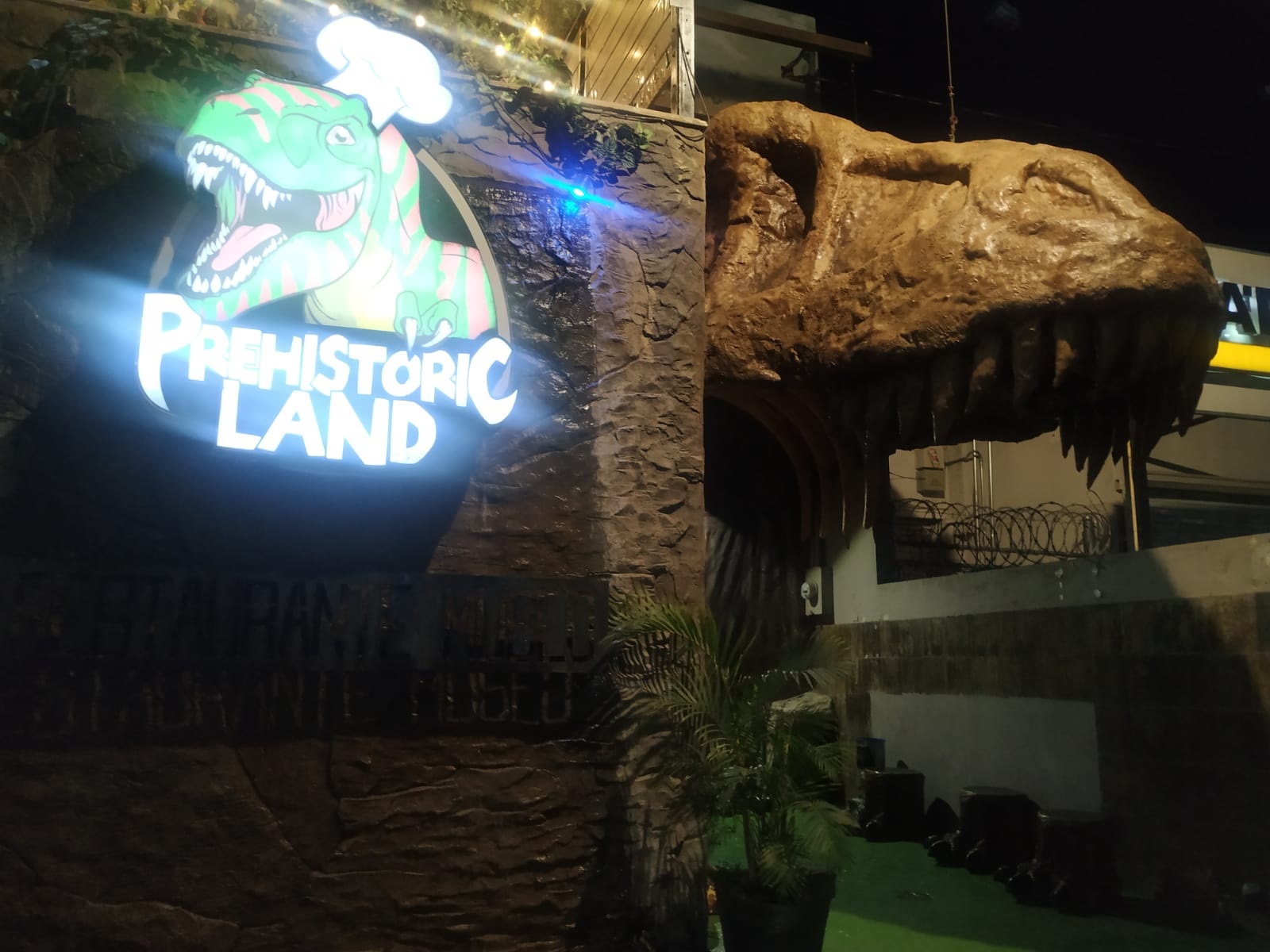 Jurassic Park the Restaurant: Prehistoric Land
